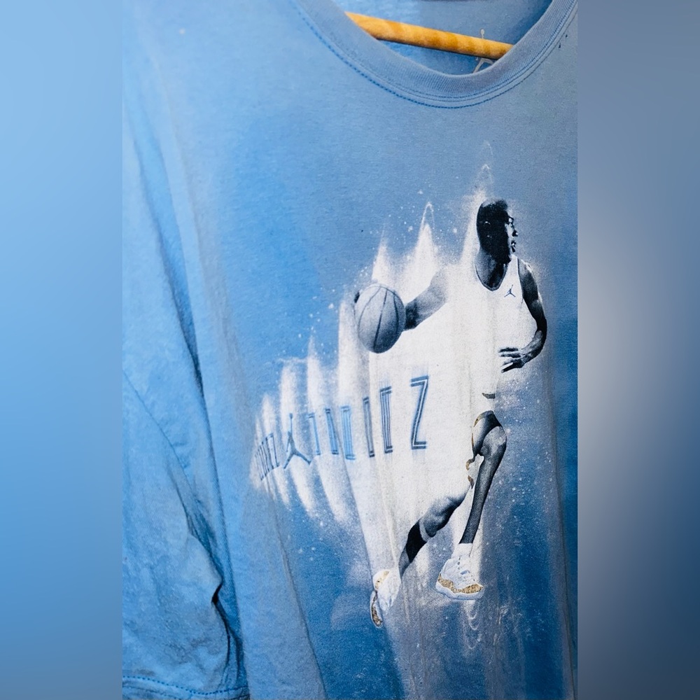 RARE JORDAN SHIRT. BLUE JORDEN WHILE PLAYING IN COLLEGE AT UNC. LEGENDARY